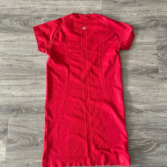 Lululemon Swiftly Tech red short sleeve - Picture 5 of 8